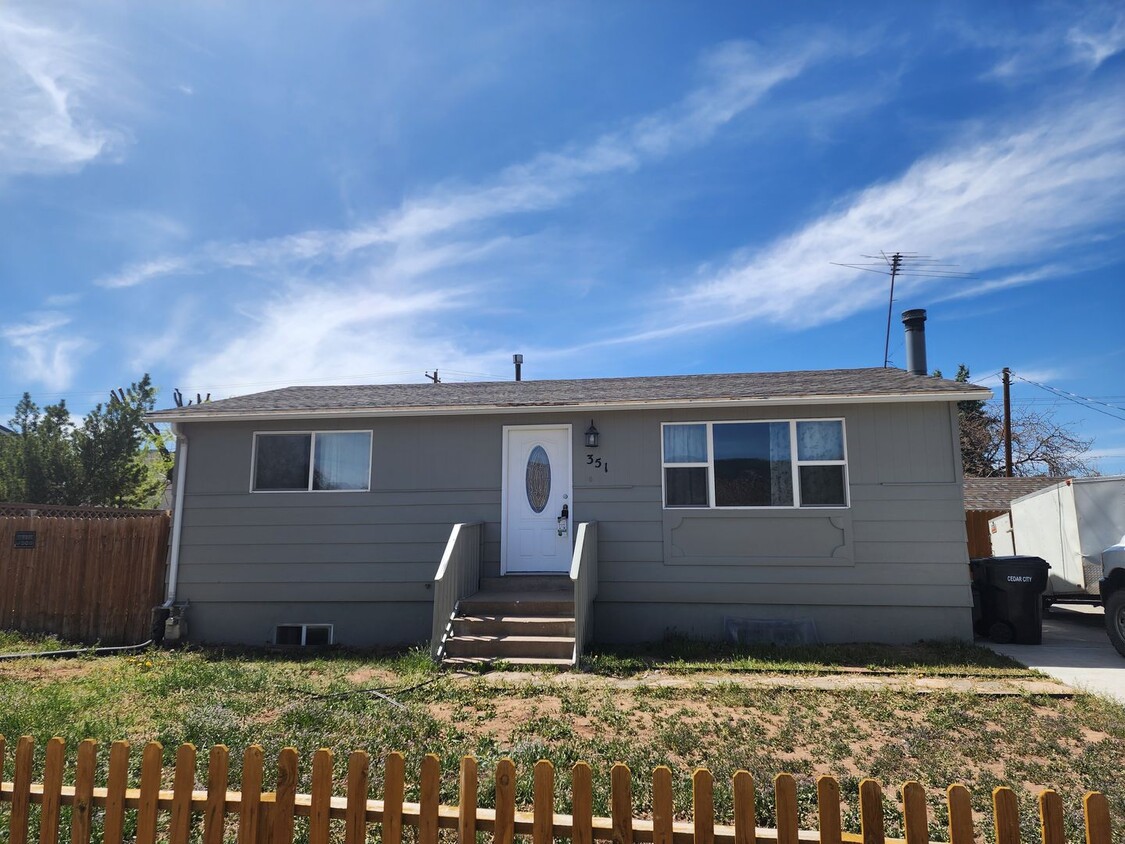 Primary Photo - Charming home