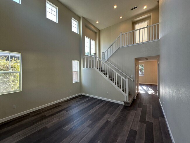 Foto del edificio - Beautiful 4 Bedroom, 2.5 Bath Tracy Home /...