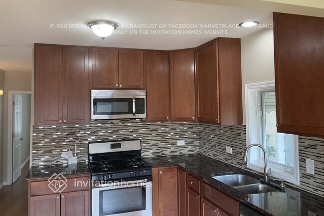 Foto del edificio - 2418 N 75th Ct