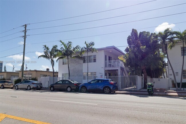 Foto del edificio - 8430 Harding Ave