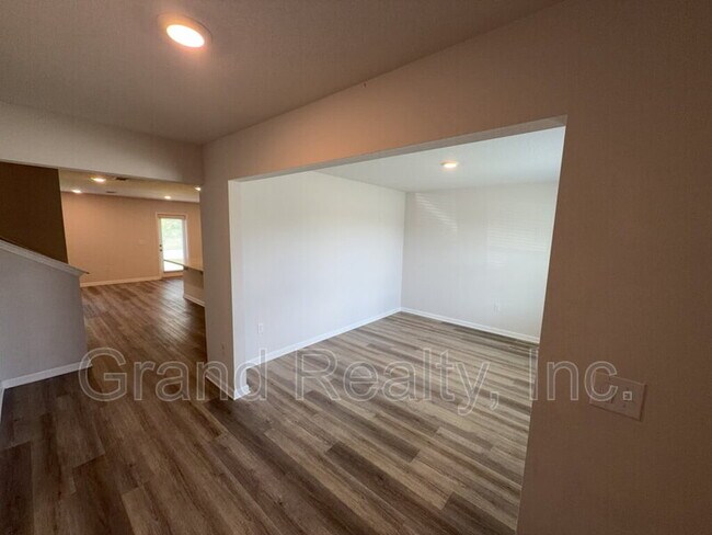 Foto del edificio - 5431 Peach Dr