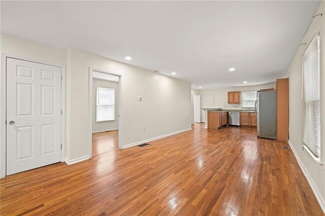 Foto del edificio - 247 Farrington Ave SE