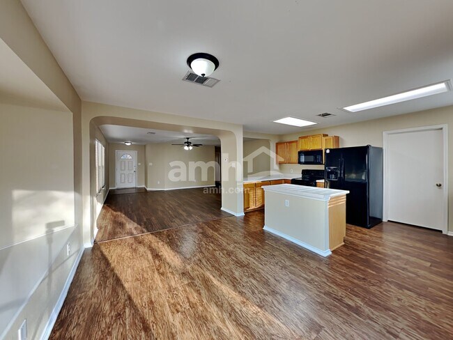 Foto del edificio - 1227 Deerhound Pl