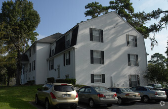 Williamsburg Village Apartments photo'