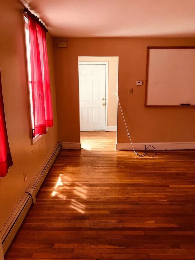 Building Photo - 33-35 Silver St