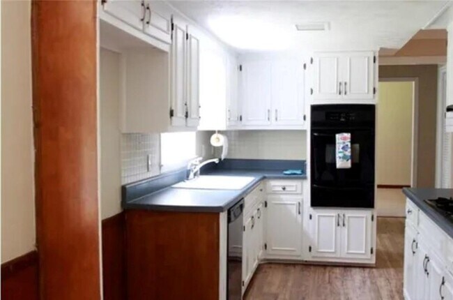 Foto del edificio - 2813 Williams Pl
