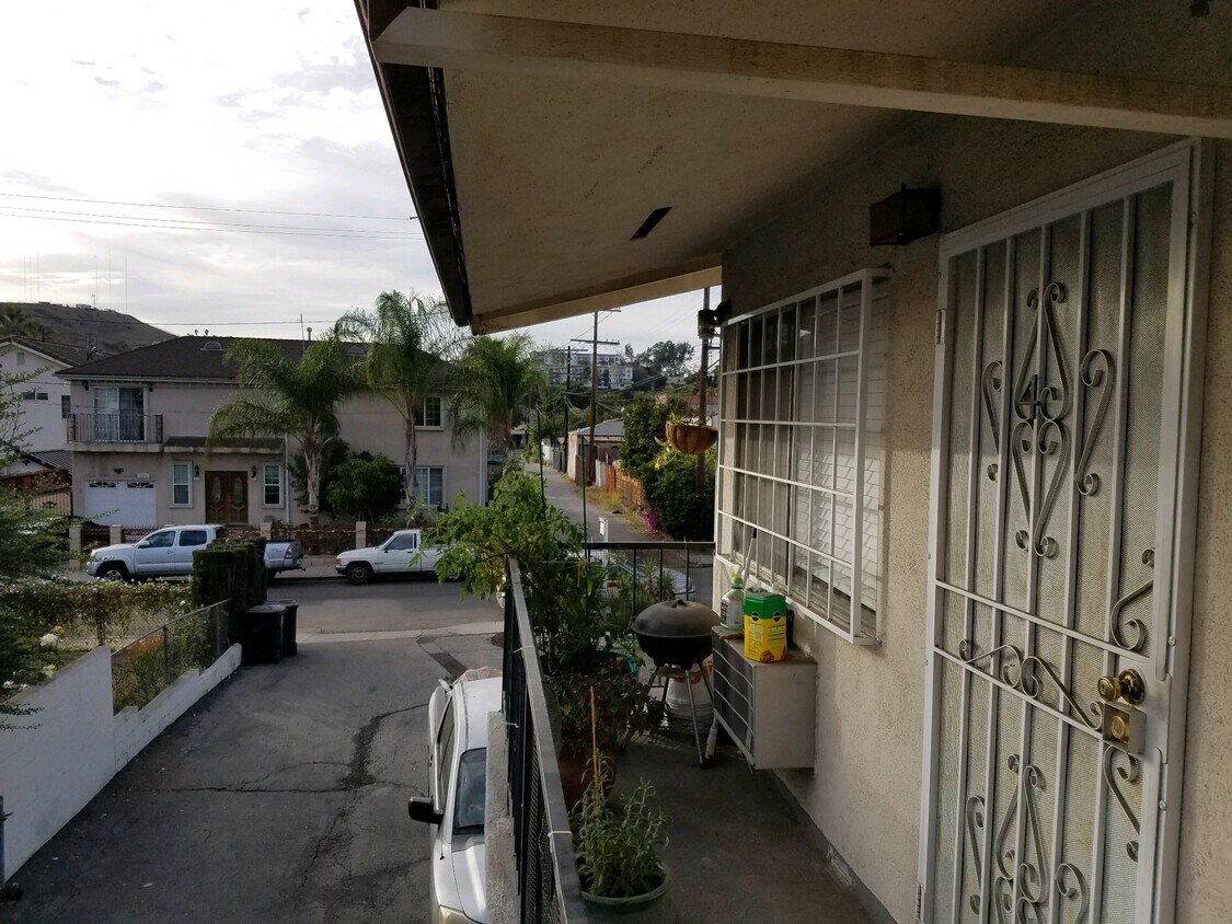 Primary Photo - 3214 Castalia Ave