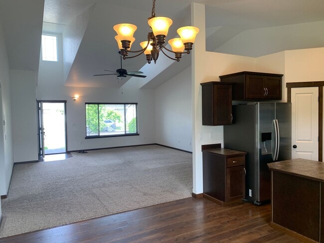 Building Photo - Broadmoore Estates Rancher