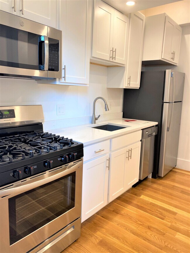 Photo - 32 Robinwood Ave Townhome