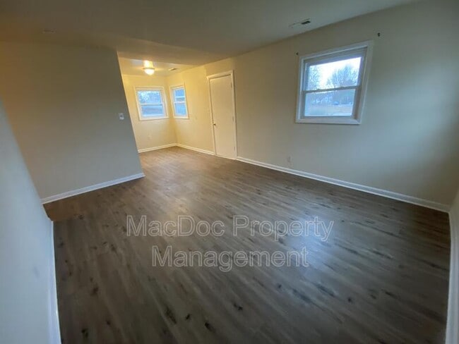 Building Photo - 1804 Airport Ave