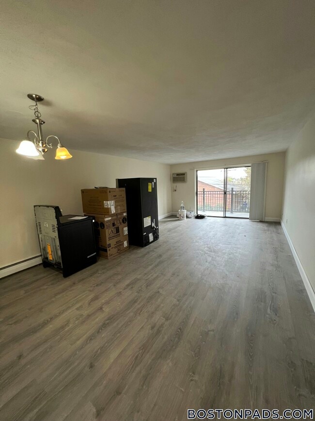 Building Photo - 24 Whites Ave