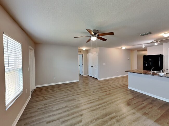 Building Photo - 312 Fern Ct