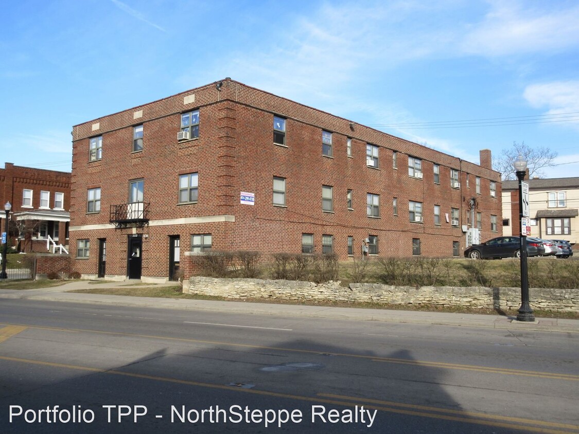 Primary Photo - 1 br, 1 bath Apartment - 2330-2334 N High ...