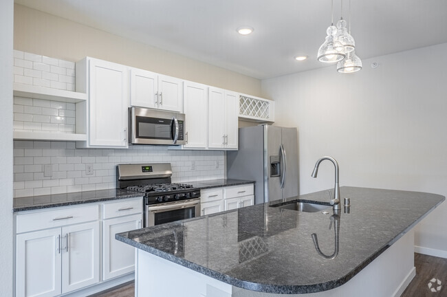 2BR, 2BA - 895SF - Kitchen - Mountain Lane Apartments