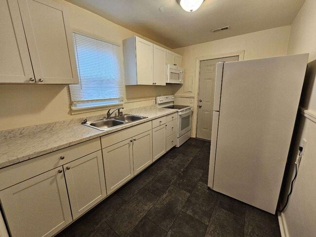 Photo - 3 Bedroom / 1 Bath Rental on Fourqurean House