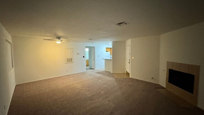 Foto del edificio - Executive Style 1 bedroom condo. SW Gated