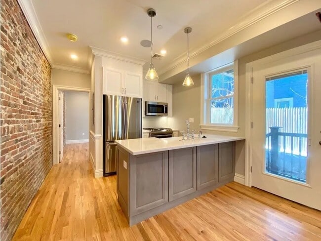 Building Photo - 17-17 Tremont St