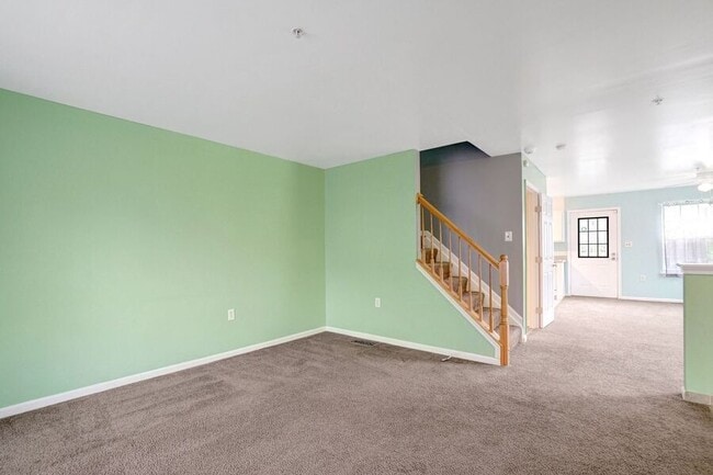 Building Photo - 1121 Varney St SE