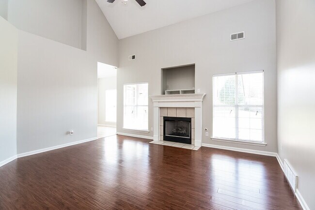 Foto del edificio - 5820 Lillian Bend Dr