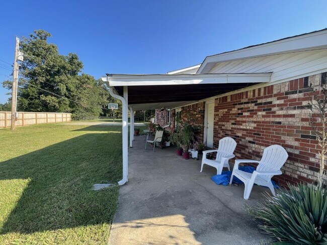 Foto del edificio - 1551 N Heritage Ln