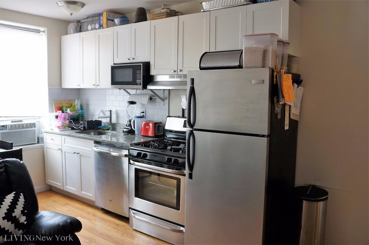 Primary Photo - 91 E 208th St