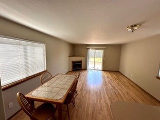 Building Photo - Beautiful 3 Bedroom Home Near University o...