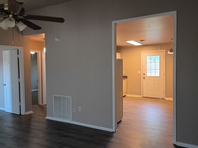 Foto del edificio - 901-903 Meadowlark Circle