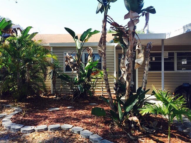 Building Photo - 6718 Kingswood Dr N
