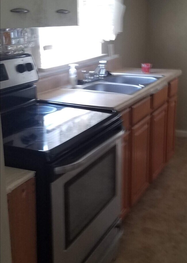 Clean Kitchen - 1315 S Parker Dr