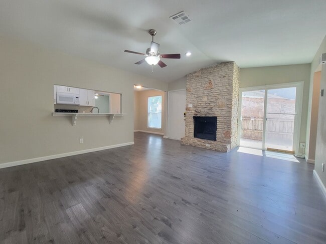 Building Photo - 907 Bird Creek Dr