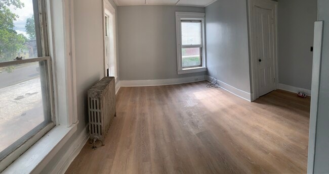 Building Photo - 135 Ontario St