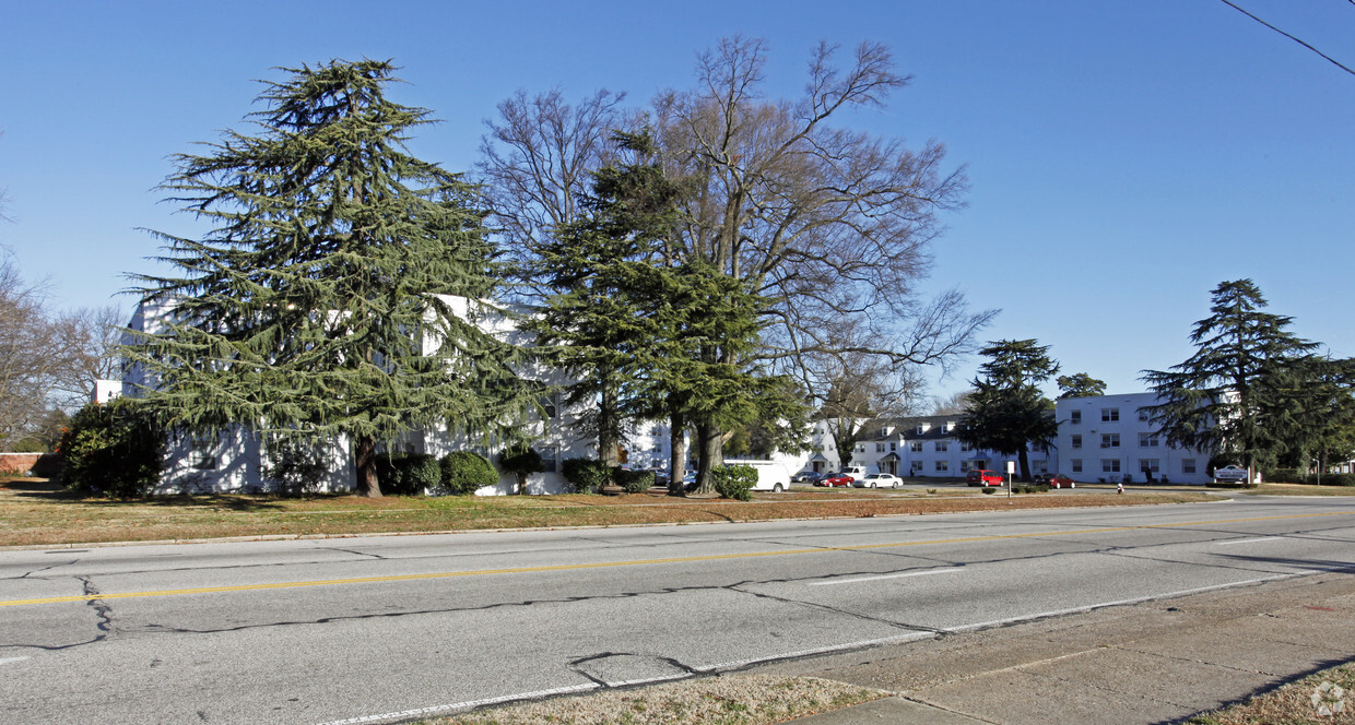 Primary Photo - Colonial Landing Apartments