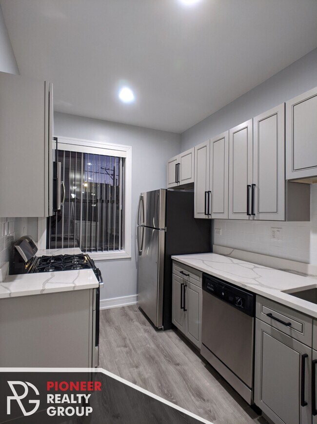 Foto del edificio - 7622 N Eastlake Ter
