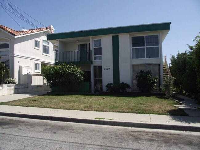 Building Photo - 2104 Huntington Ln