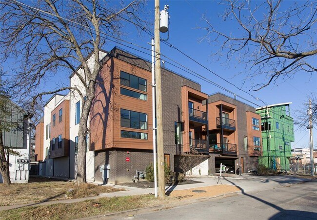 Building Photo - 429 W 9th St