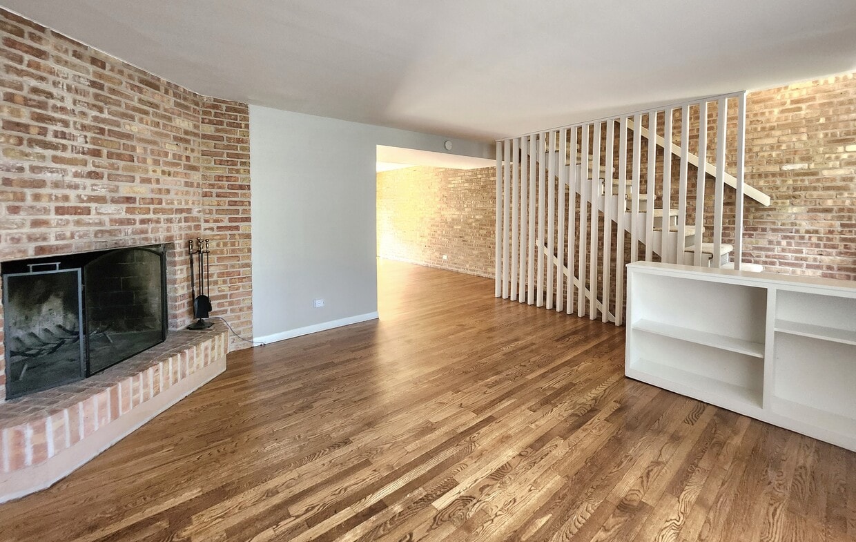 Primary Photo - Spacious Townhome in Barrington!!