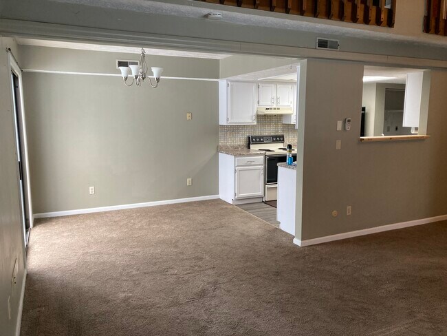 Comedor - 1384 Sanzon Dr