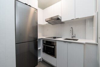 Building Photo - 54 Maitland St