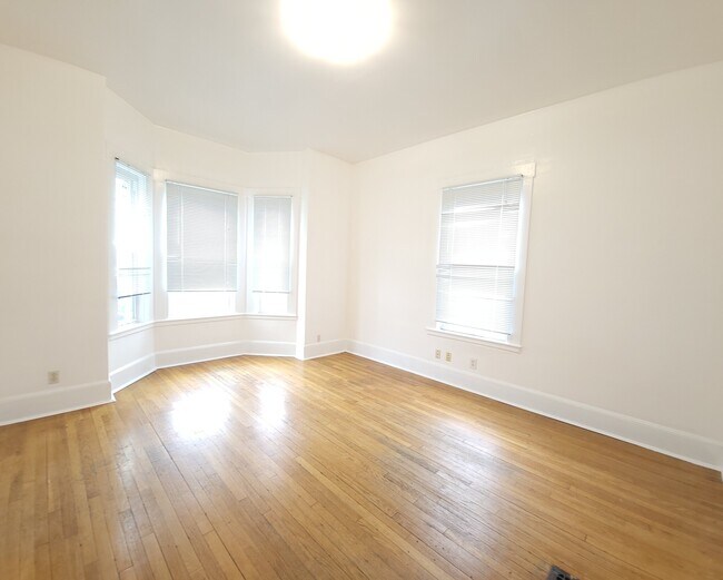 Building Photo - 10 Higgins St