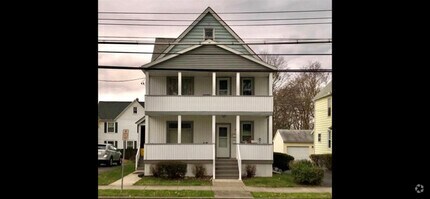 Building Photo - 105 Beethoven St