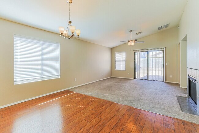 Foto del edificio - 1851 W Desert Canyon Dr