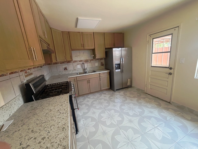 Building Photo - 44 Oaklawn Ave