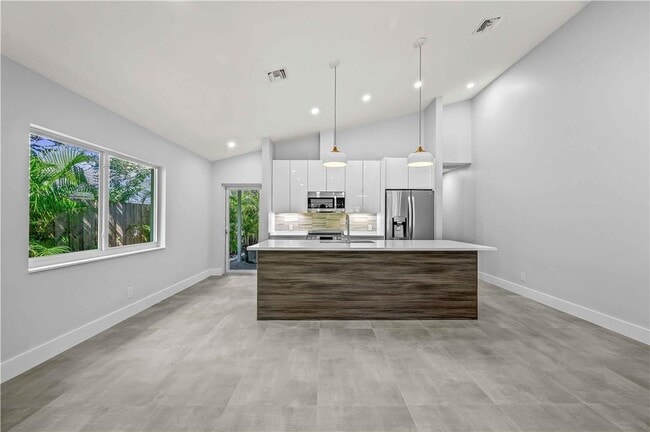 Foto del edificio - 828 NE 17th Way
