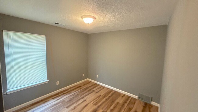 Foto del edificio - 5864 Ashridge Pl