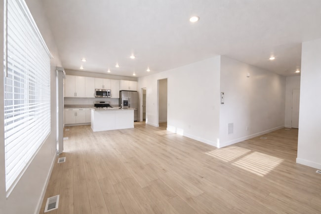 Building Photo - 1514 W Bright Eyes Ln