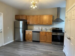 Building Photo - 218 College St