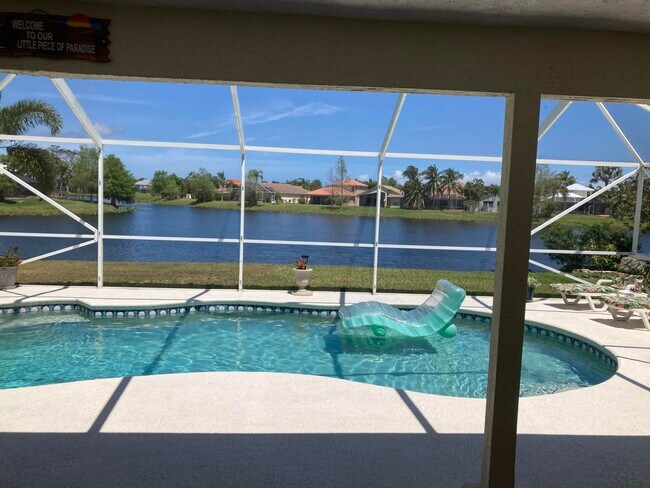 Building Photo - 753 NW Waterlily Pl