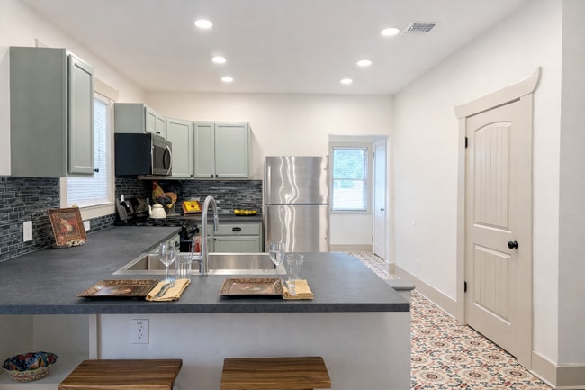 Foto del edificio - 843 Rigsby Ave