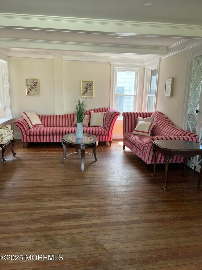 Foto del edificio - 404 Lake Dr