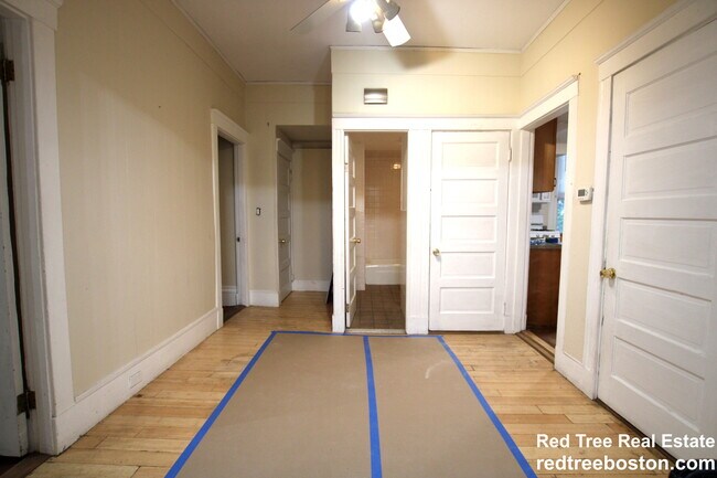 Building Photo - 24 Saint James St